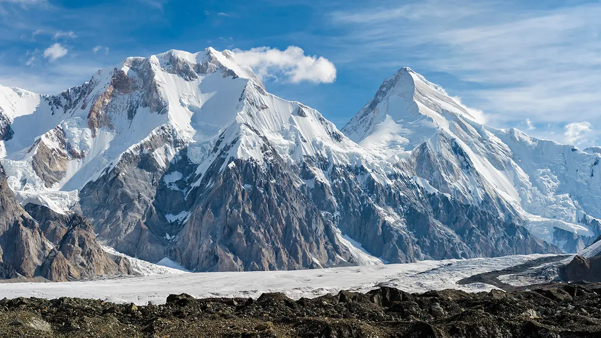 На горе во время катания на снегоходах в Пермском крае пропали 13 туристов