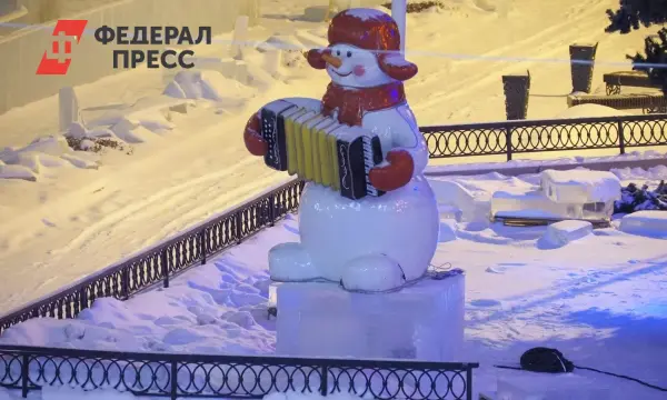 Яркое новогоднее шествие по Тюмени с тракторным кортежем Елены Ереминой-0