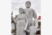 zhiteli troiczka vyskazali mnenie o pamyatnike seme soldata svo-ekaterinburgu-ru-0