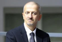 bogomolov sovmeshhaet dolzhnosti v shkolestudii mhat i teatre-ekaterinburgu-ru-0