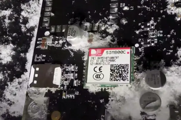 Эксперты отмечают, что такие дроны имеют взлетную массу до 65 кг, могут нести полезную нагрузку до 25 кг, дальность полета машины доходит до 900 км, в воздухе она способна находиться до восьми часов