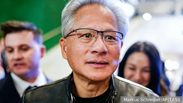 Продавцы рынка в Китае не узнали раздававшего подарки главу Nvidia