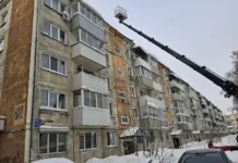 Илья Середюк контролирует ситуацию с крышей в Ленинске-Кузнецком ilya seredyuk kontroliruet situacziyu s kryshej v leninskekuzneczkom-ekaterinburgu-ru-0