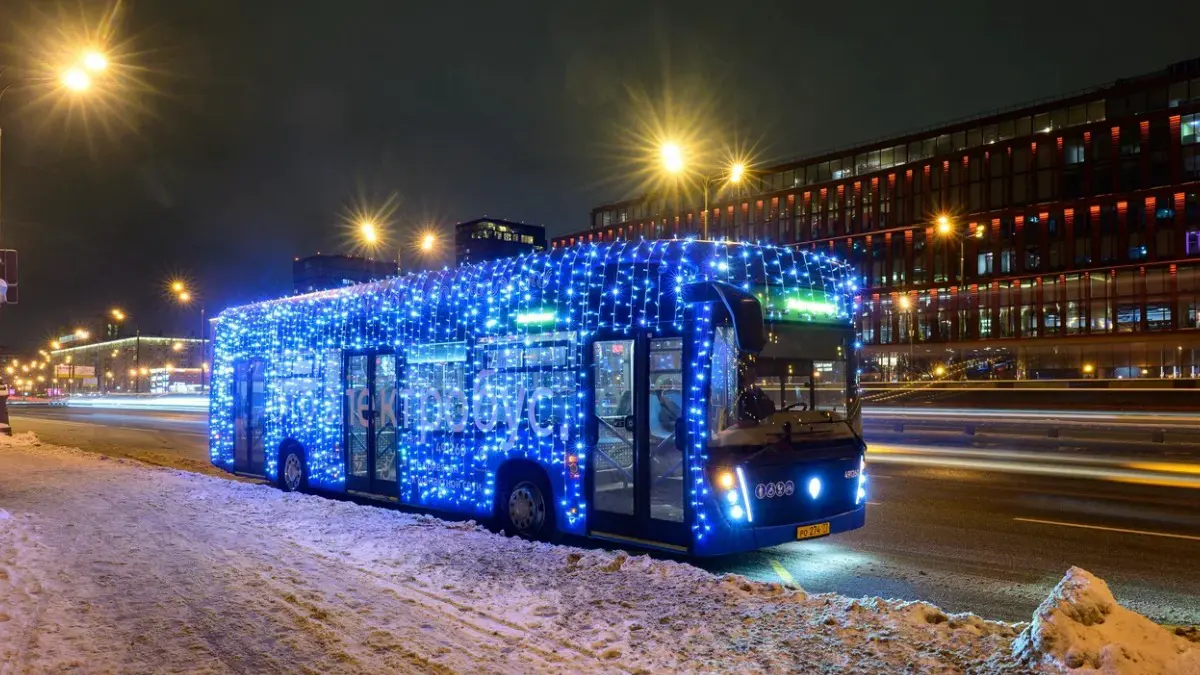 Режим работы 35 маршрутов наземного транспорта продлят в ночь с 18 на 19 января