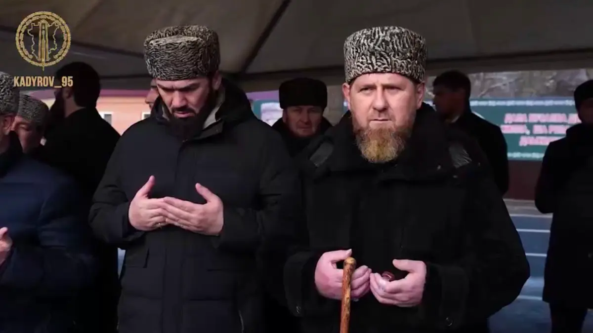 Рамзан Кадыров появился на публике с тростью