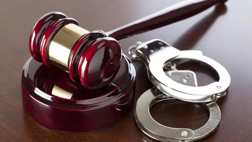 Бывшего пристава в Курганской области судят за 56 должностных преступлений