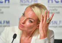 Волочкова и Дюжев оптимистично решают долги по ЖКХ volochkova i dyuzhev optimistichno reshayut dolgi po zhkh-ekaterinburgu-ru-0