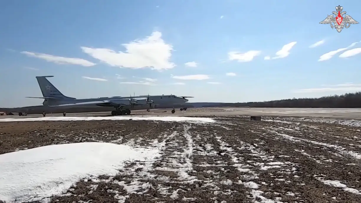 Ту-142МК впервые в истории ВМФ дозаправились в воздухе у Северного полюса