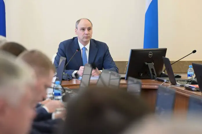 Денис Паслер раскрыл планы обновления школ и лагерей Свердловской области-0