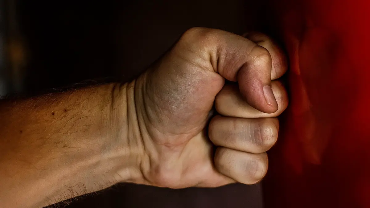 Приезжий избил мужчину возле бара в центре Москвы