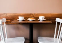 Лариса Долина вдохновила Кафе «Долина» обновить вывеску Петербурга larisa dolina vdohnovila kafe dolina obnovit vyvesku peterburga-ekaterinburgu-ru-0