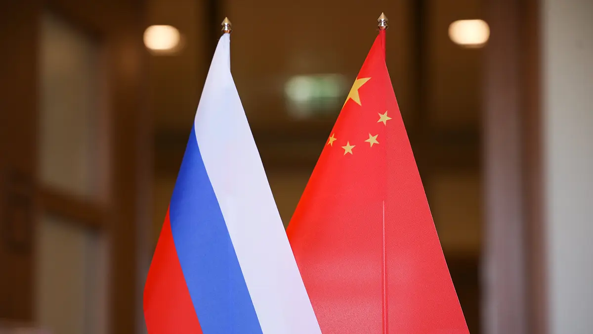 «Обнажила клинок»: в Китае раскрыли реакцию России на действия США против Пекина