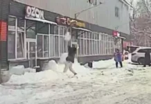 В Ивантеевке и Нижнем Новгороде обращают внимание на сосульки v ivanteevke i nizhnem novgorode obrashhayut vnimanie na sosulki-ekaterinburgu-ru-0