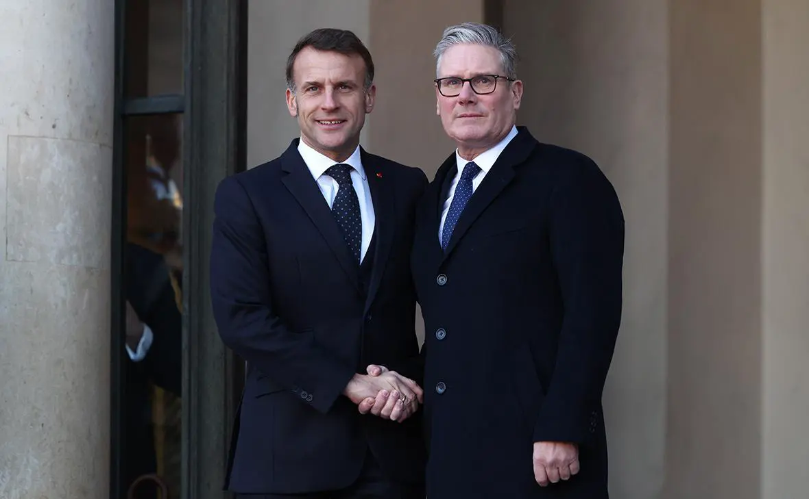 Эмманюэль Макрон и Кир Стармер (Tom Nicholson / Getty Images)