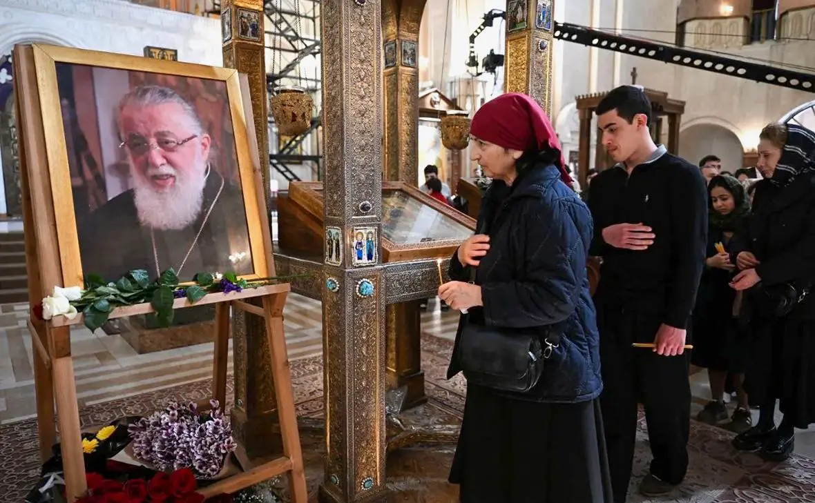Траурная церемония в соборе Самеба в Тбилиси в связи с кончиной католикоса-патриарха Илии II (РИА Новости)