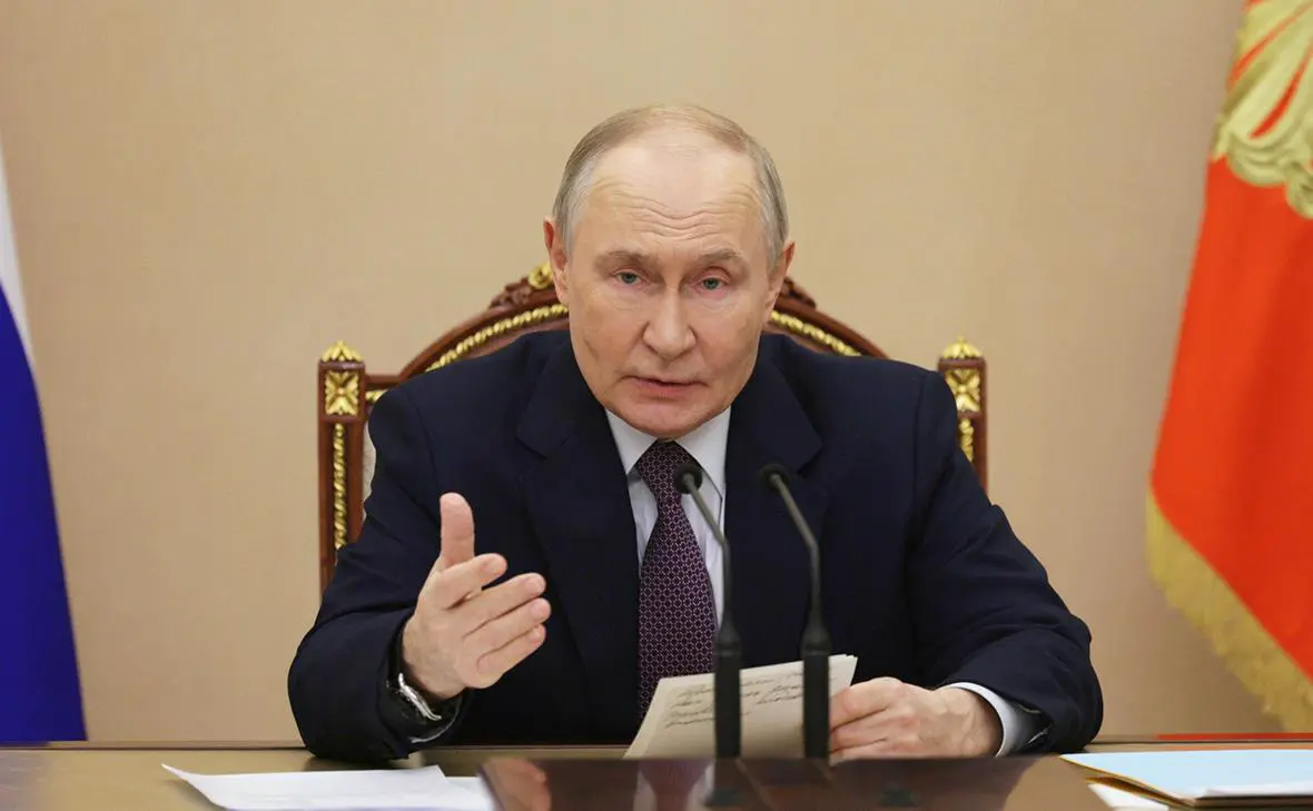 Владимир Путин на совещании о ситуации на мировом рынке нефти и газа, Кремль, Москва (Администрация Президента России)