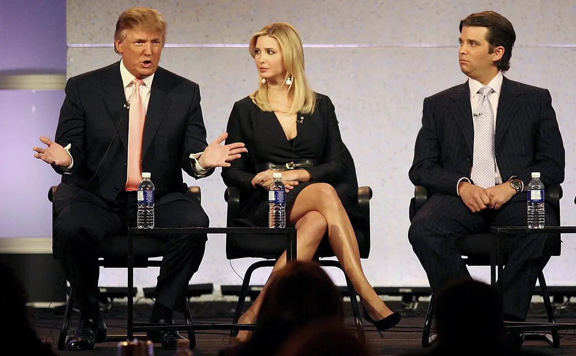 Дональд Трамп, Иванка Трамп и Дональд Трамп-младший, телешоу  Ученик , 2007 год<br />  (Frederick M. Brown / Getty Images)