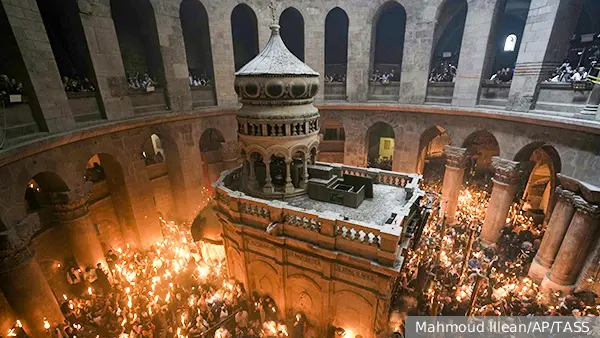 Религиовед объяснил недопуск Израилем журналистов к схождению Благодатного огня