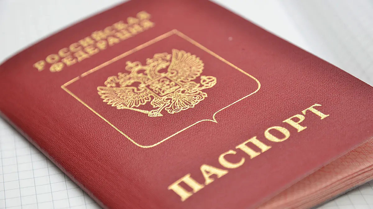 Россиянам перечислили страны, в которые не пустят по старому загранпаспорту