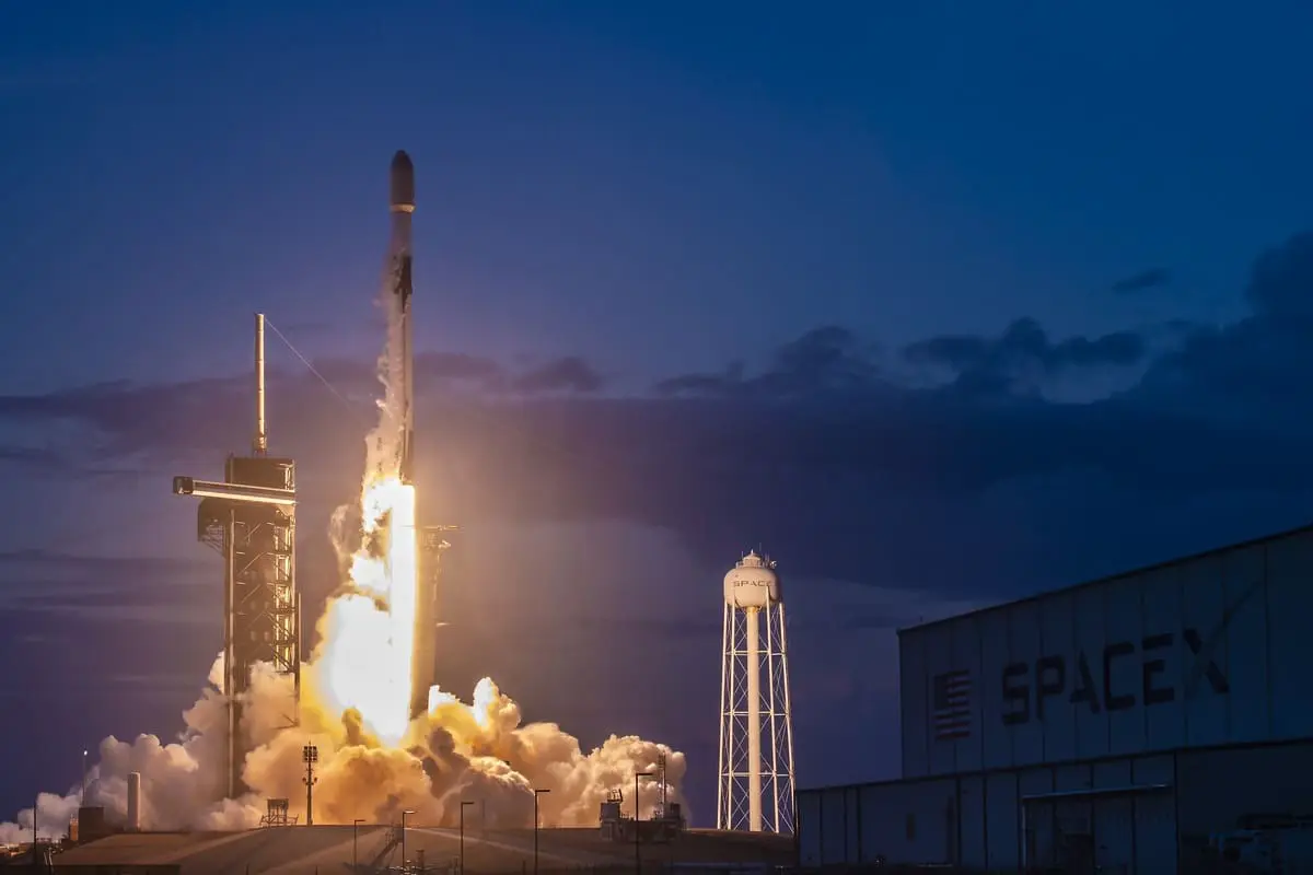 SpaceX и Космические силы США запустили новую сеть данных-0