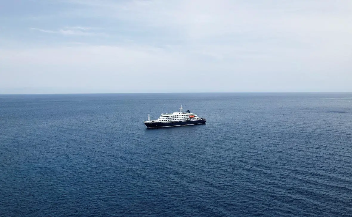 Круизный лайнер MV Hondius (Danilson Sequeira / Reuters)