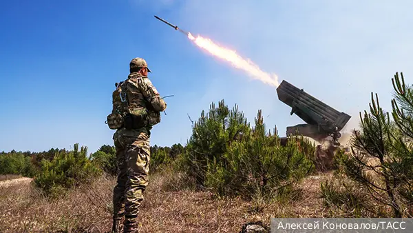 ВС России поразили склад ГСМ под Киевом и НПЗ в Полтавской области