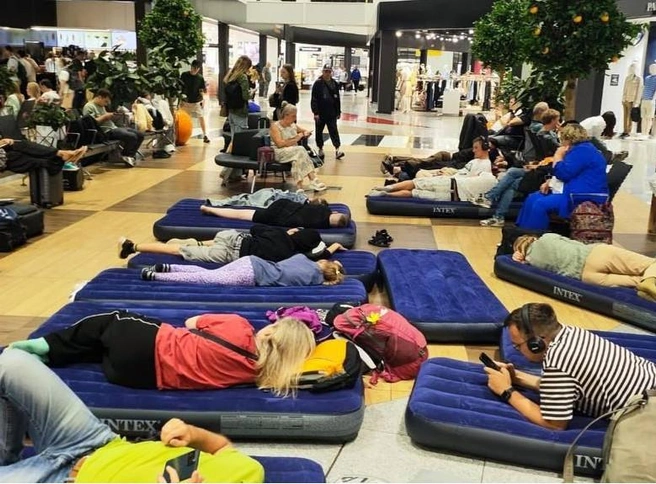 Рассказываем, что происходит в Шереметьево на третий день массовых задержек и отмен рейсов | Источник: Шереметьево / T.me