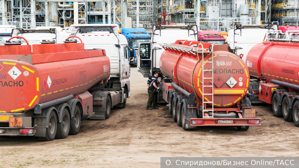 Новак заявил о возможности полного запрета экспорта бензина в августе-сентябре