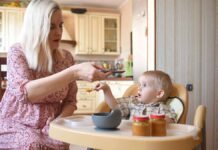 Александр Ржаненков рассказал о новых льготах для матерей-героинь в России aleksandr rzhanenkov rasskazal o novyh lgotah dlya materejgeroin v rossii-pux-su-175197513500-0