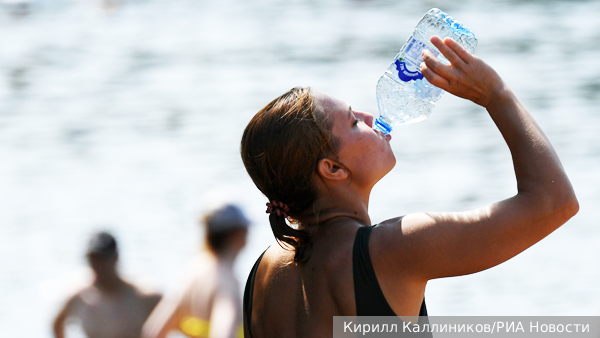 Врач: В жару нельзя пить ледяную воду и ставить кондиционер на максимум