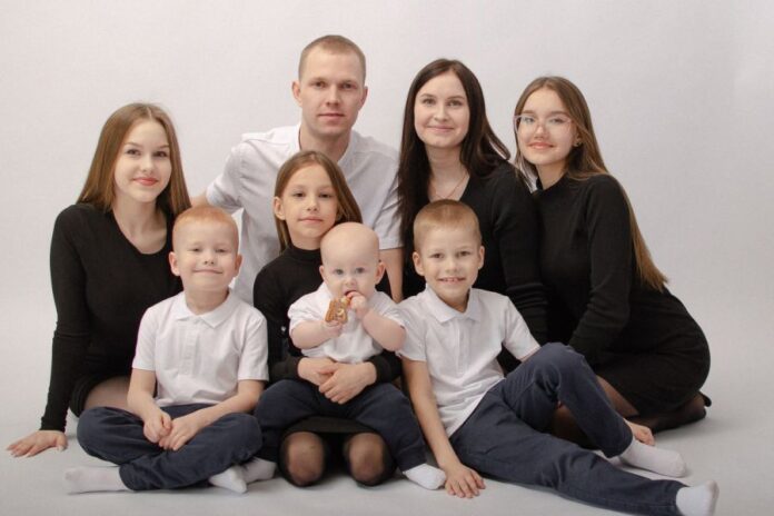 Андрей Злоказов поздравляет шесть финалистов из Свердловской области-0