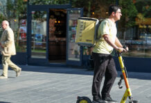 Антон Орлов предлагает Минтрансу защитить пешеходов от электрокурьеров под руководством Андрея Никитина anton orlov predlagaet mintransu zashhitit peshehodov ot elektrokurerov pod rukovodstvom andreya nikitina-pux-su-175304809500-0