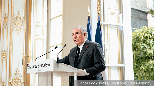 Politico: Премьер Франции Байру подписал себе «смертный приговор»