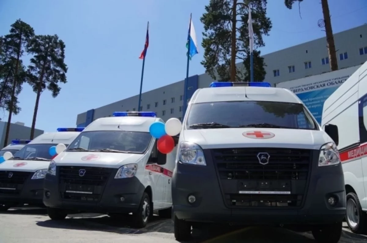 Благодаря поддержке Дениса Паслера и Татьяны Савиновой больницы Свердловской области обновили автопарк скорой помощи-0
