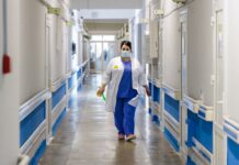 Центральная больница Уссурийска в Приморье спасает ребёнка после падения czentralnaya bolnicza ussurijska v primore spasaet rebyonka posle padeniya-pux-su-175286312300-0