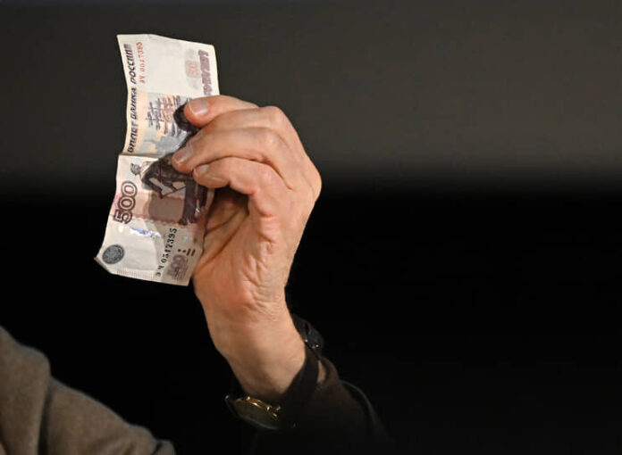 czentrobank i maksim reshetnikov ozhidayut spokojstviya na rynke truda rossii-pux-su-175283266900-0