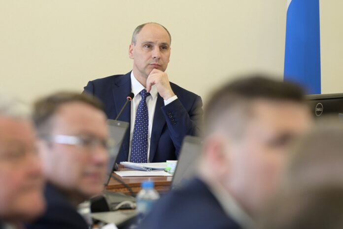 Денис Паслер и Александр Толкачев контролируют завершение эстакады на ЕКАД у Шувакиша-0