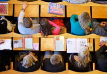 Генпрокуратура РФ предупреждает о последствиях сотрудничества Йеля и Британского совета Studenten waehrend einer Vorlesung an der Humboldt — Universitaet Berlin Deutschland Students at the university