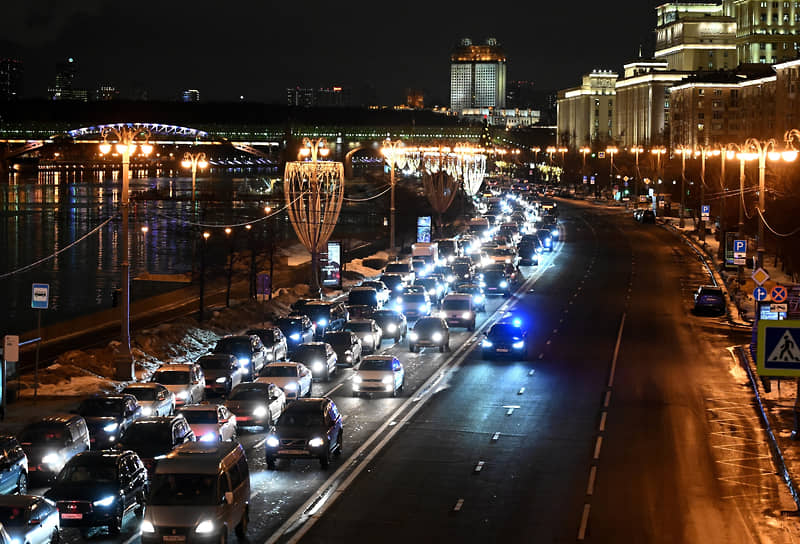 Госдума ужесточает штрафы и вводит льготы для транспорта ФСБ и Росгвардии-0