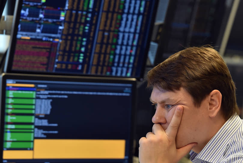 Индекс Московской биржи и Сбербанк падают ниже 2800 на фоне санкций-0