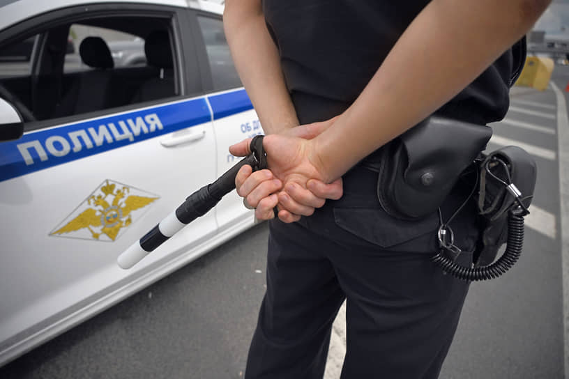 Инспекторы ГИБДД в Казани рассматривают будущее с автопилотом LiXiang L7-0