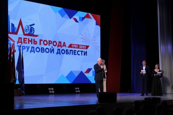 Каменск-Уральский празднует 324 года с Александром Усольцевым и Людмилой Гареевой!-0