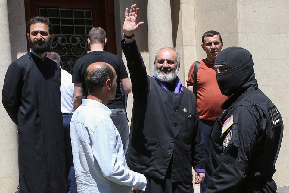 Микаэла Аджапахяна арестовали по обвинениям в призывах к захвату власти и подготовке госпереворота.