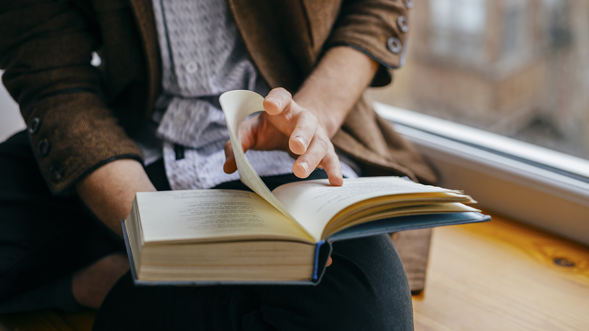 Москвичи и петербуржцы вошли в топ-10 жителей России, читающих каждый день