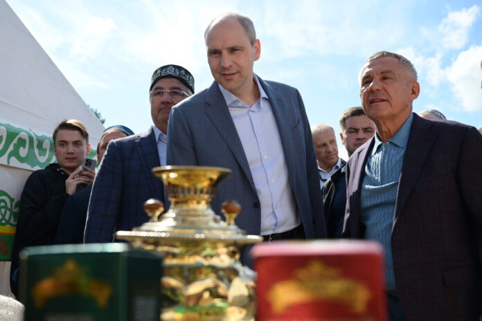 На Среднем Урале прошел праздник Сабантуй с Денисом Паслером и Рустамом Миннихановым-0