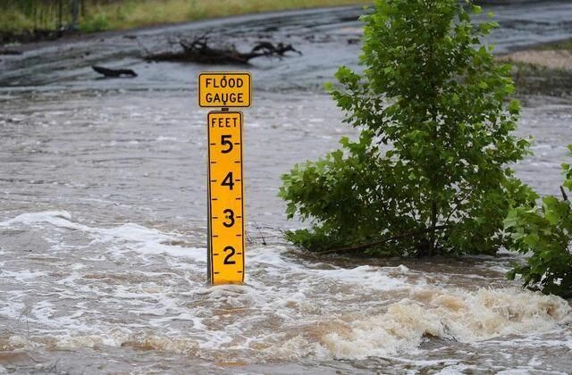 Вода поднялась очень быстро | Источник: Eric Gay / AP