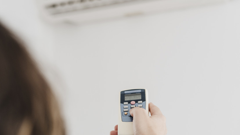 Врач предостерегла от включения кондиционера сразу после возвращения с улицы