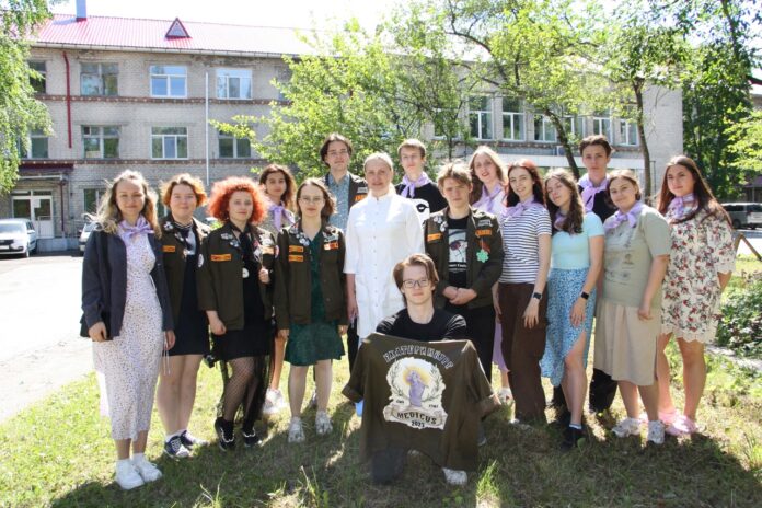 Практика студентов отряда "Медикус" УГМУ в ЦРБ Качканара с Мартемьяновой-0