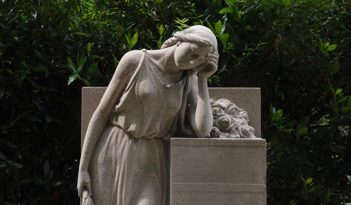 Почему в сегменте производства памятников и стел выигрывают крупные компании