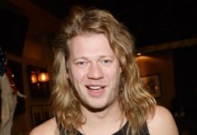 Роман Архипов делится секретами 'Фабрики звезд' и сотрудничеством с Кормухиной и Носковым roman arhipov delitsya sekretami fabriki zvezd i sotrudnichestvom s kormuhinoj i noskovym-pux-su-175195075400-0